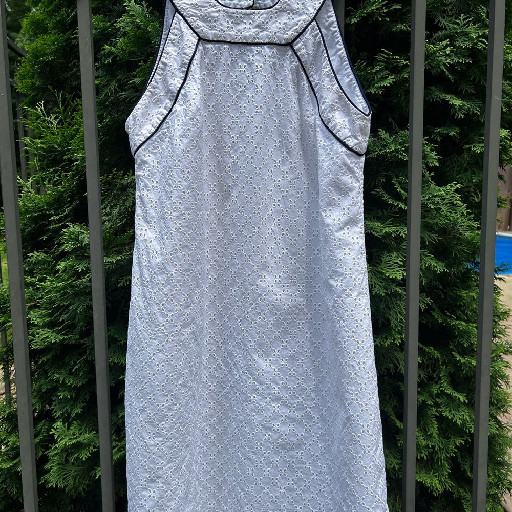 crown & ivy White Eyelet Shift Dress with Dark Navy Piping